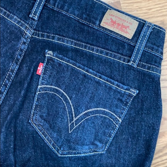 Curvy cut Levi’s size 5 - Picture 2 of 2